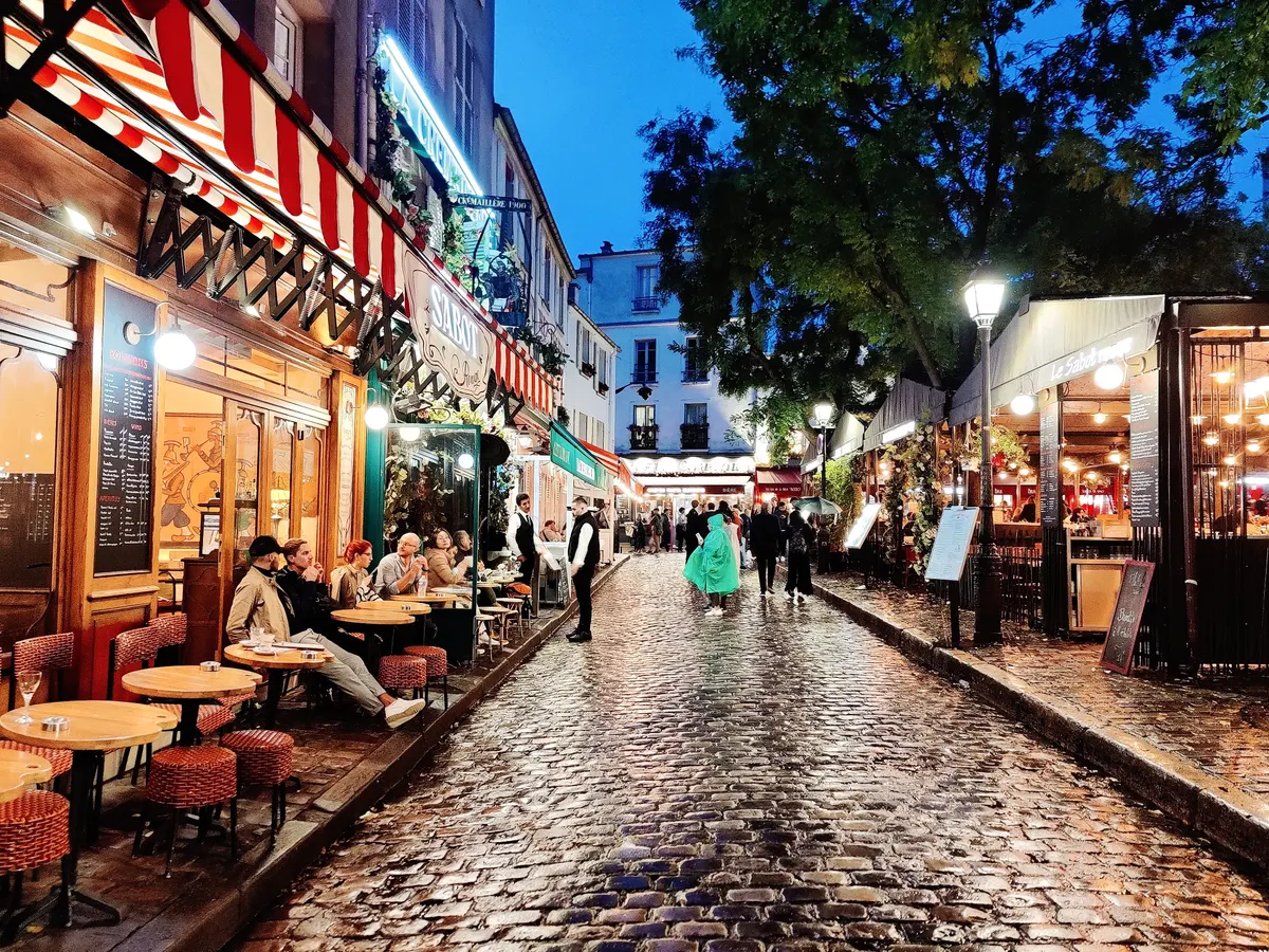 Place du Tertre — romantic guide Paris