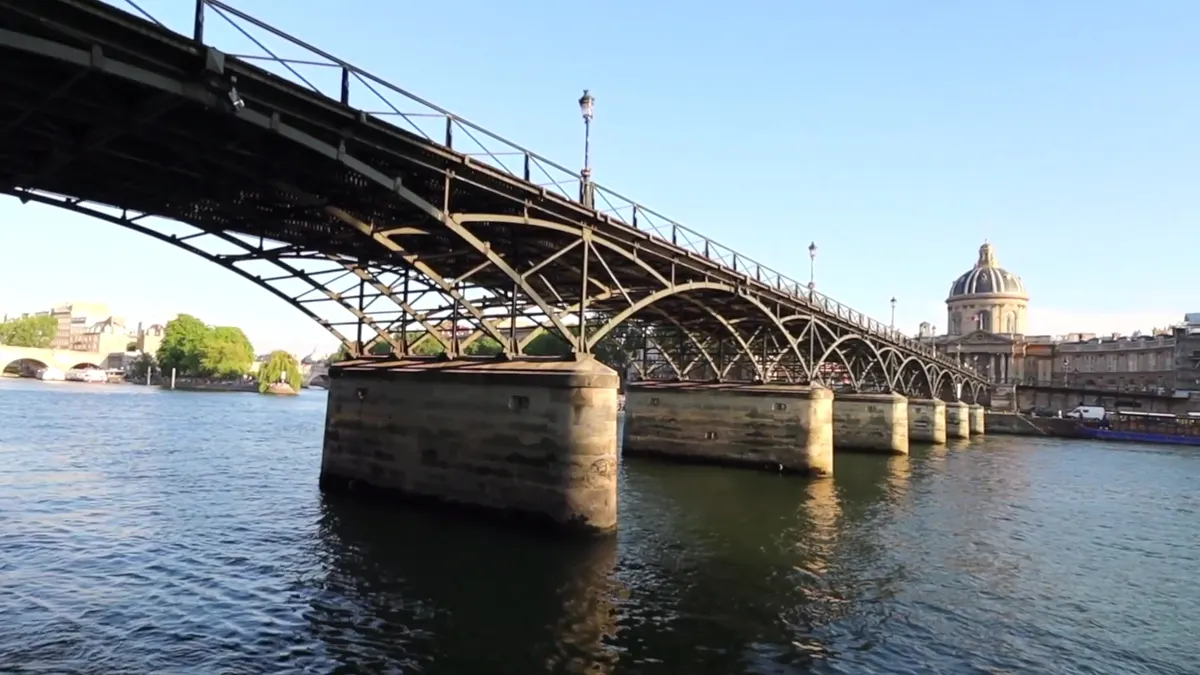 Details at Pont des Arts Paris — travel photo