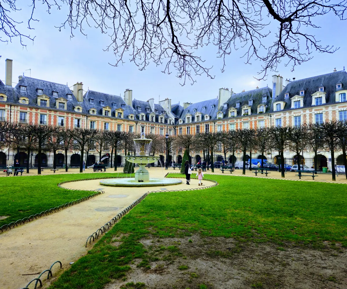 Place des Vosges â family guide Paris