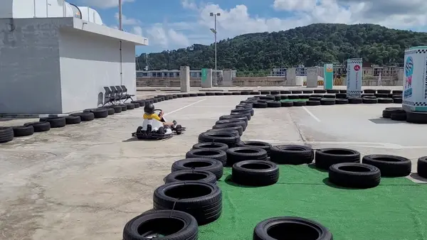 Interior at E-Gokart Track (G Floor, Central Phuket Floresta) - 电动卡丁车赛道 - Трасса для электрокартинга - Phuket — travel photo
