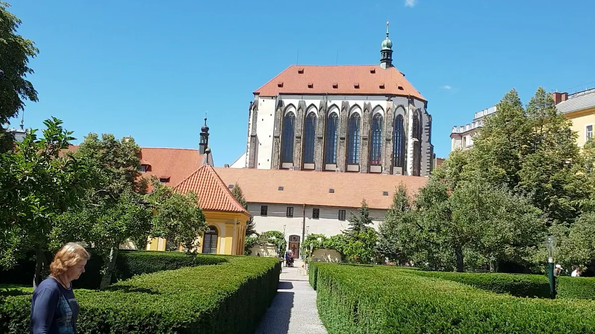 Details at Franciscan Gardens Prague — travel photo