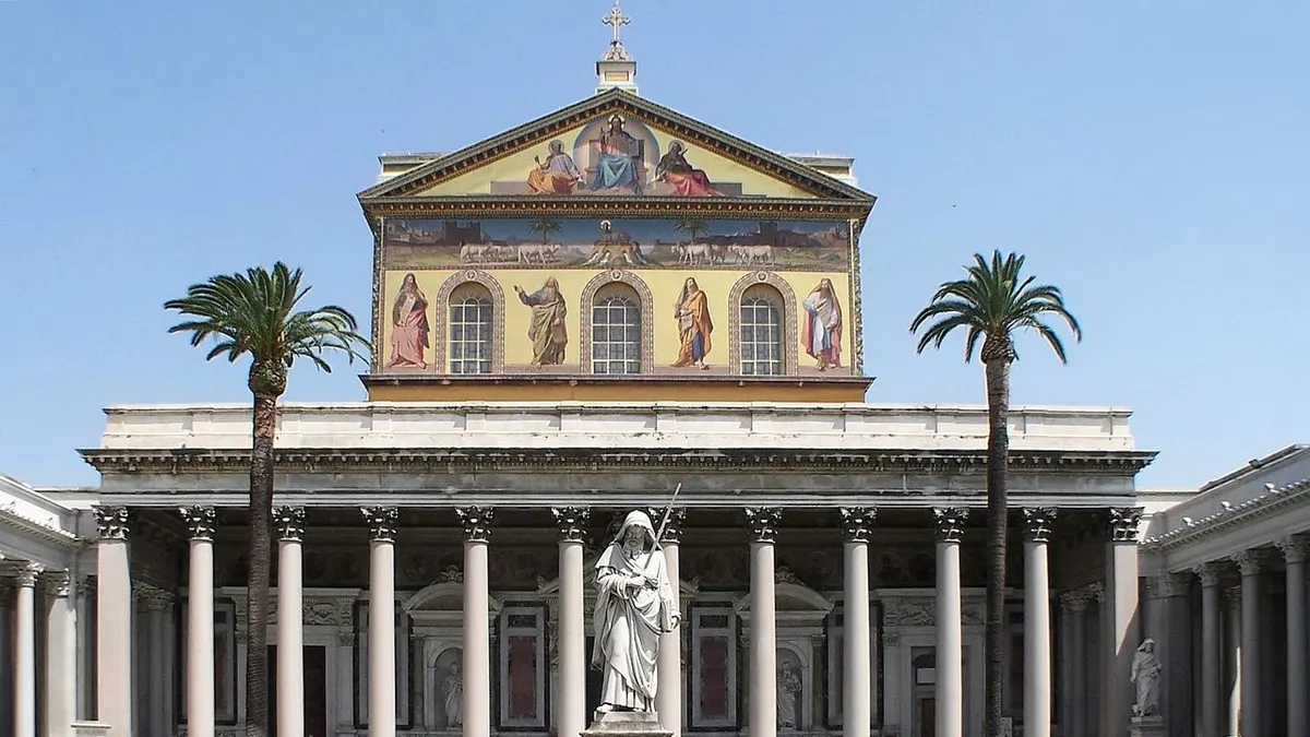 Details at Papal Basilica of Saint Paul Outside the Walls Rome — travel photo