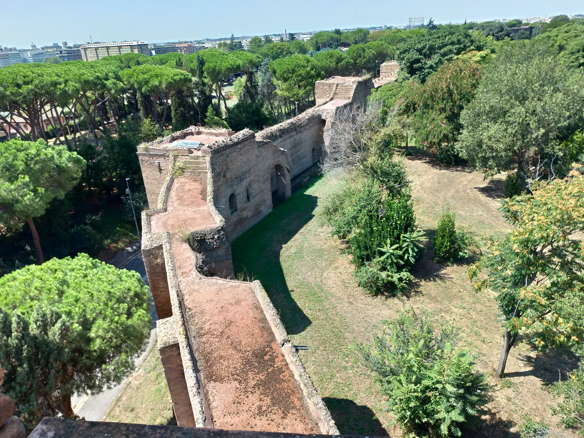Atmosphere at Aurelian Walls Rome — travel photo