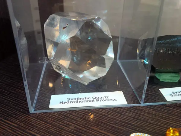 Details at The Gem Museum Singapore — travel photo