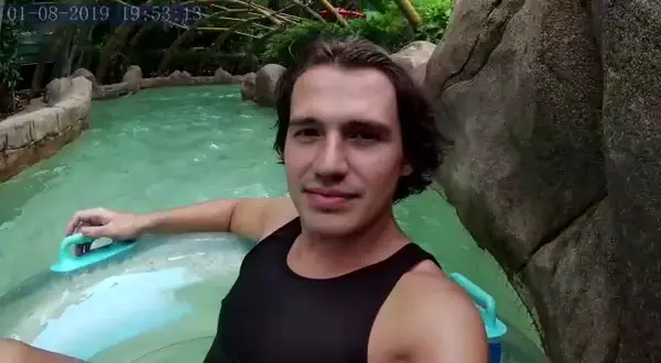 Atmosphere at Adventure Cove Waterpark Singapore — travel photo