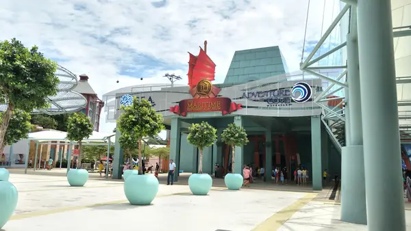 Around the area at Adventure Cove Waterpark Singapore — travel photo